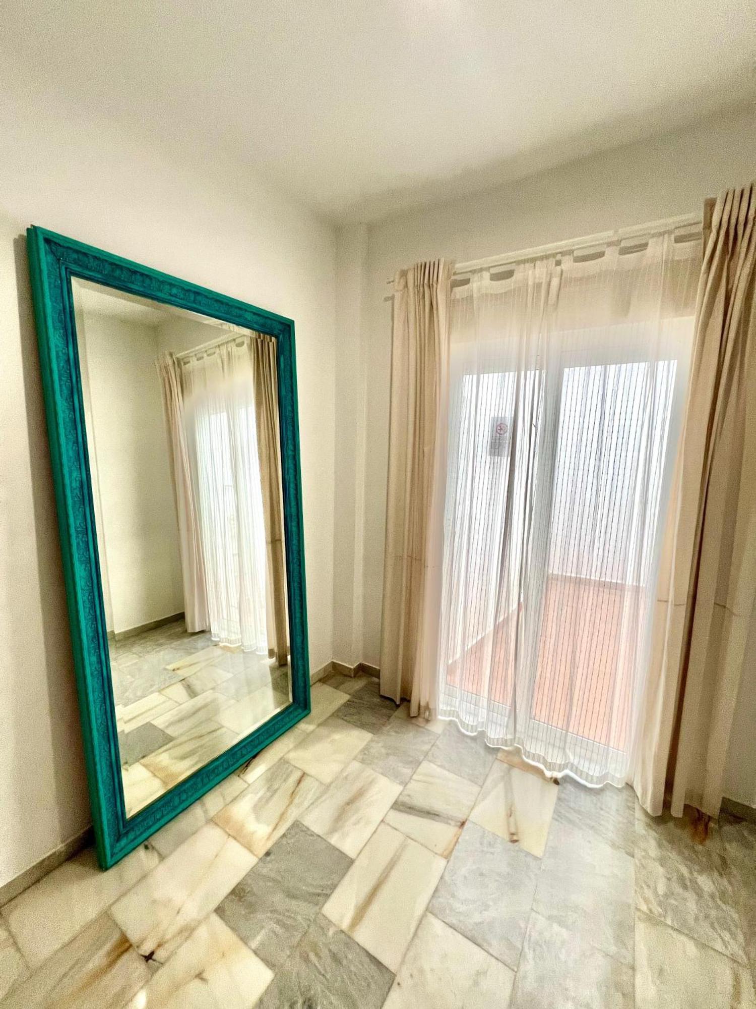 Amazing Apartment City Center - Optional Parking Малага Екстер'єр фото